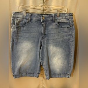 SUMMER SALE code blu Jean shorts. Size 16